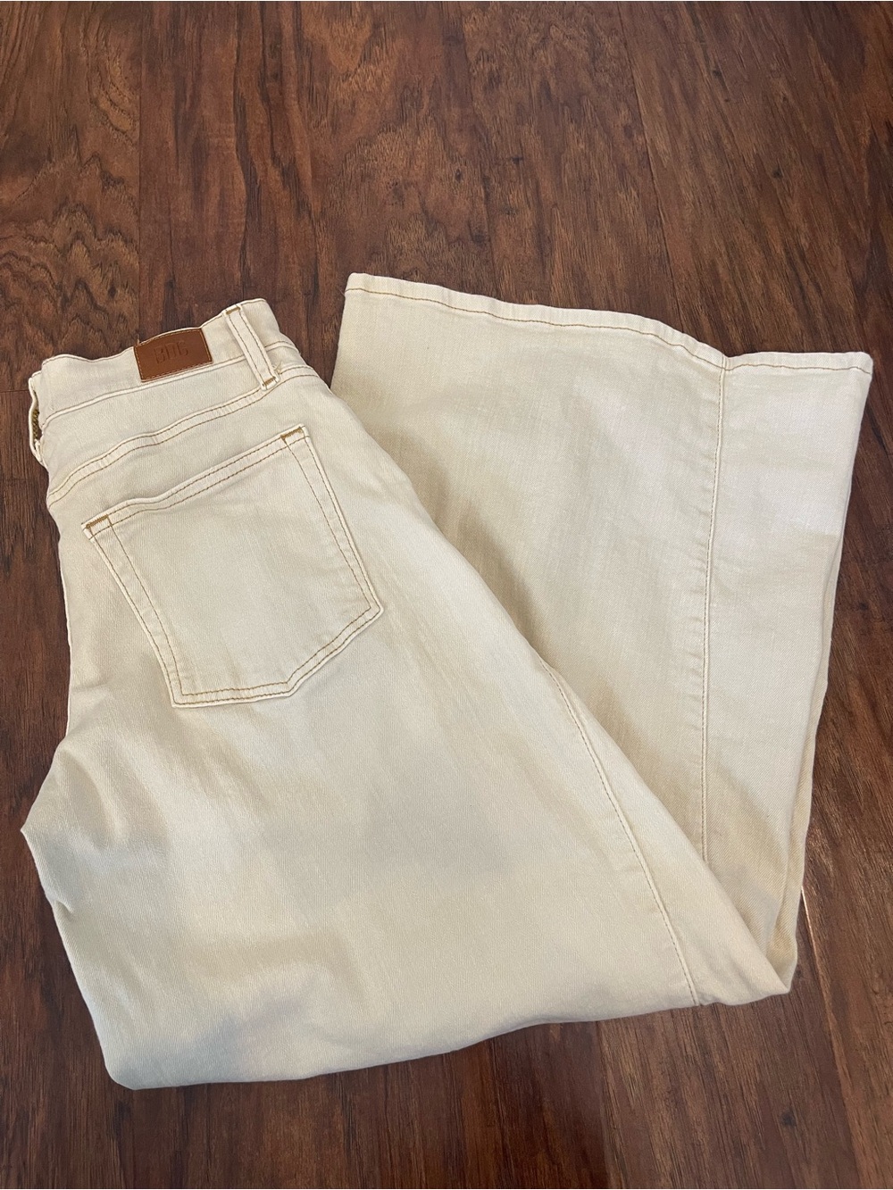 BDG Joey Ivory A‑Line Wide Leg Jeans Size 24 High Rise Urban Outfitters